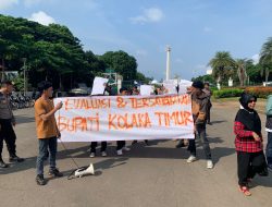 Terkait Dugaan Suap Bupati Koltim, Puluhan Mahasiswa Dan Pemuda Unras Di Depan Istana Negara