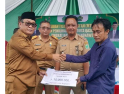 Pejabat Bupati Konawe Harmin Ramba, Beri Bantuan Uang Tunai Kepada Korban Kebakaran