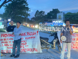 Akibat Jalan Yang Berlubang, Puluhan Masyarakat Baruga Blokade Permanen Ruas Jalan Penghubung Kendari-Konsel