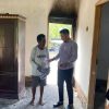 Peduli Sesama, Anggota DPRD Konawe Berian Bantuan Kepada Warga Korban Kebakaran