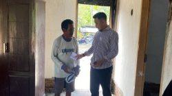Peduli Sesama, Anggota DPRD Konawe Berian Bantuan Kepada Warga Korban Kebakaran